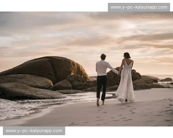 跨越万里的灵魂共振：当中国红遇见爱琴海蓝，一场迟到千年的文明艳遇